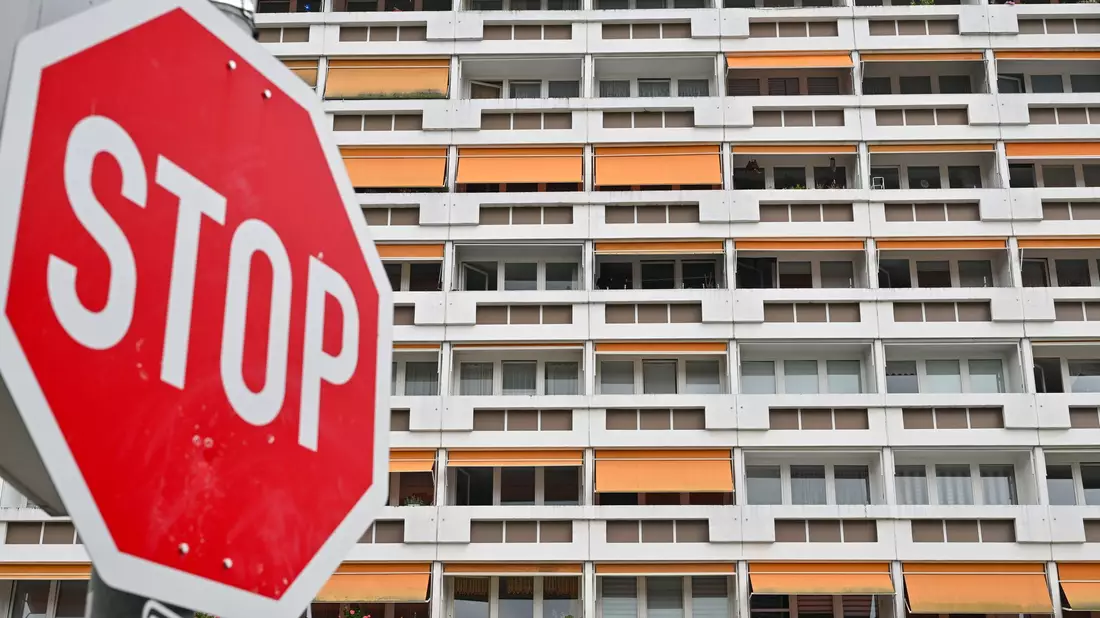 Die Linke will Betroffenen helfen, gegen überhöhte Mieten vorzugehen. (Symbolbild) - Bild: Patrick Pleul/dpa