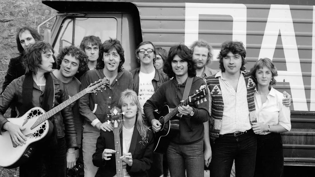 Undatiertes Foto von Paul McCartney (Mitte links), neben seiner Frau Linda, mit den Bandkollegen von Wings. - Bild: Heather McCartney//Mpl Communicat via PA Media/dpa