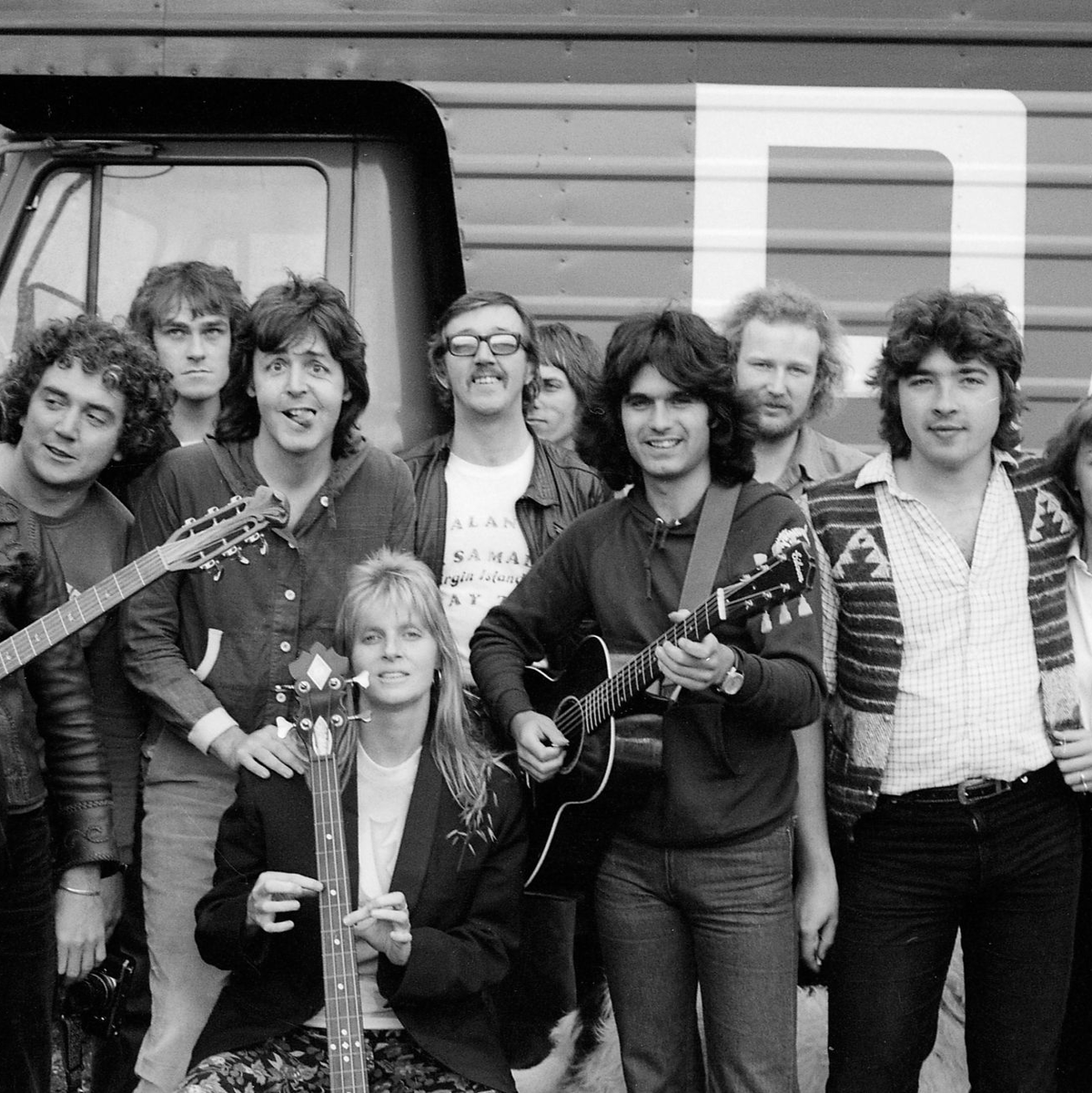 Undatiertes Foto von Paul McCartney (Mitte links), neben seiner Frau Linda, mit den Bandkollegen von Wings. - Foto: Heather McCartney//Mpl Communicat via PA Media/dpa