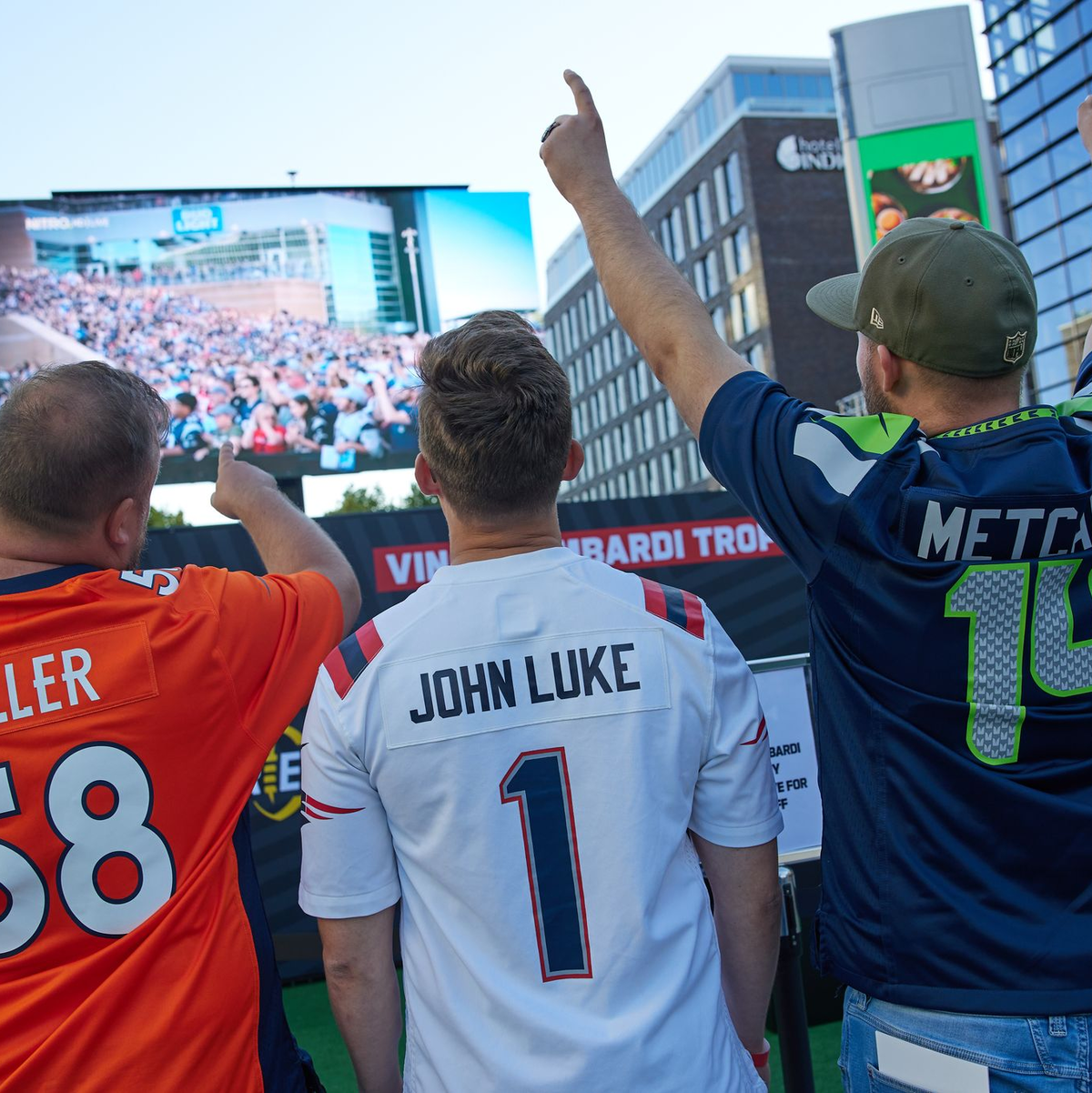 Nach Angaben der NFL gibt es rund 19 Millionen Football-Fans in Deutschland. - Foto: Jörg Carstensen/dpa