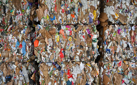 Aus altem Papier lässt sich neues machen. - Foto: Patrick Pleul/dpa-Zentralbild/ZB