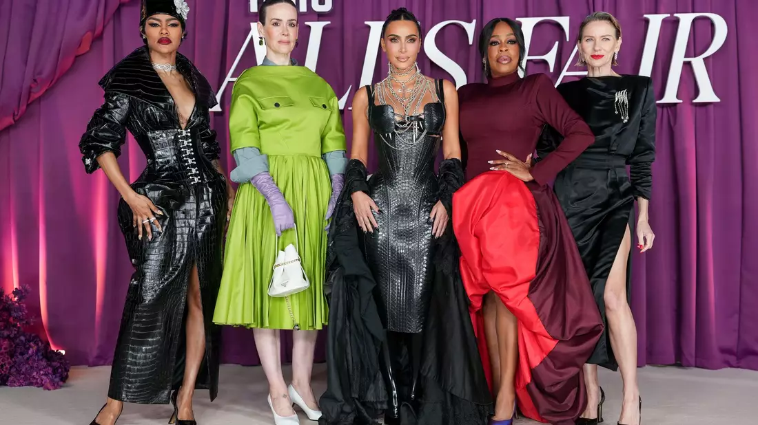 Die Stars von «All's Fair» sind von links nach rechts Teyana Taylor, Sarah Paulson, Kim Kardashian, Niecy Nash und Naomi Watts. - Bild: Scott A Garfitt/Invision/AP/dpa