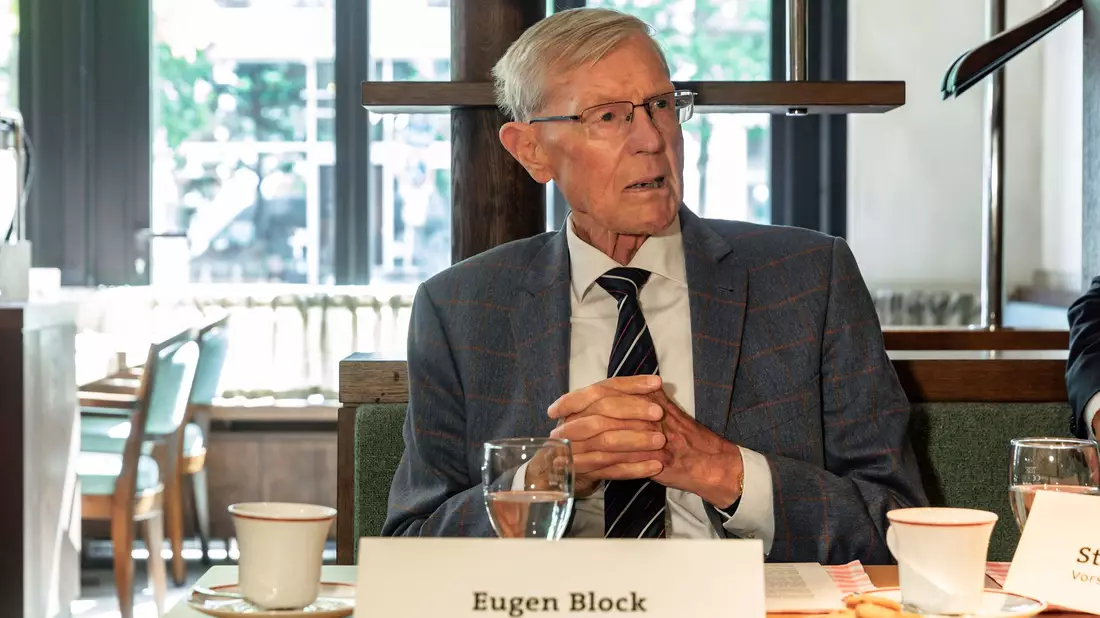 Eugen Block wirft der Vorsitzenden Richterin im Prozess gegen seine Tochter Christina Befangenheit vor. (Archivbild) - Bild: Markus Scholz/dpa