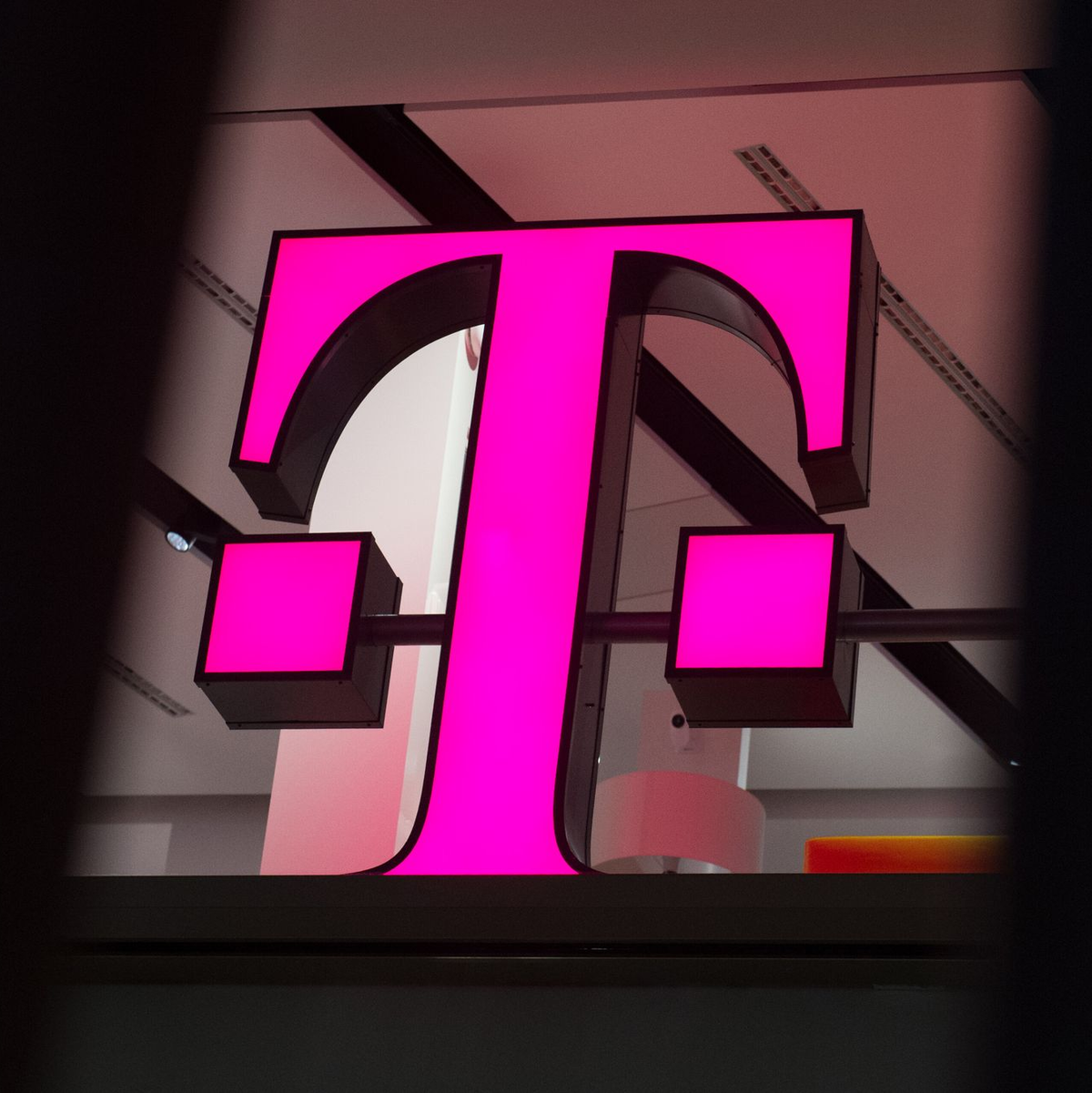 Die Telekom baut in Zusammenarbeit mit Nvidia ein großes KI-Rechenzentrum in München auf. - Foto: Rainer Jensen/dpa/dpa-tmn