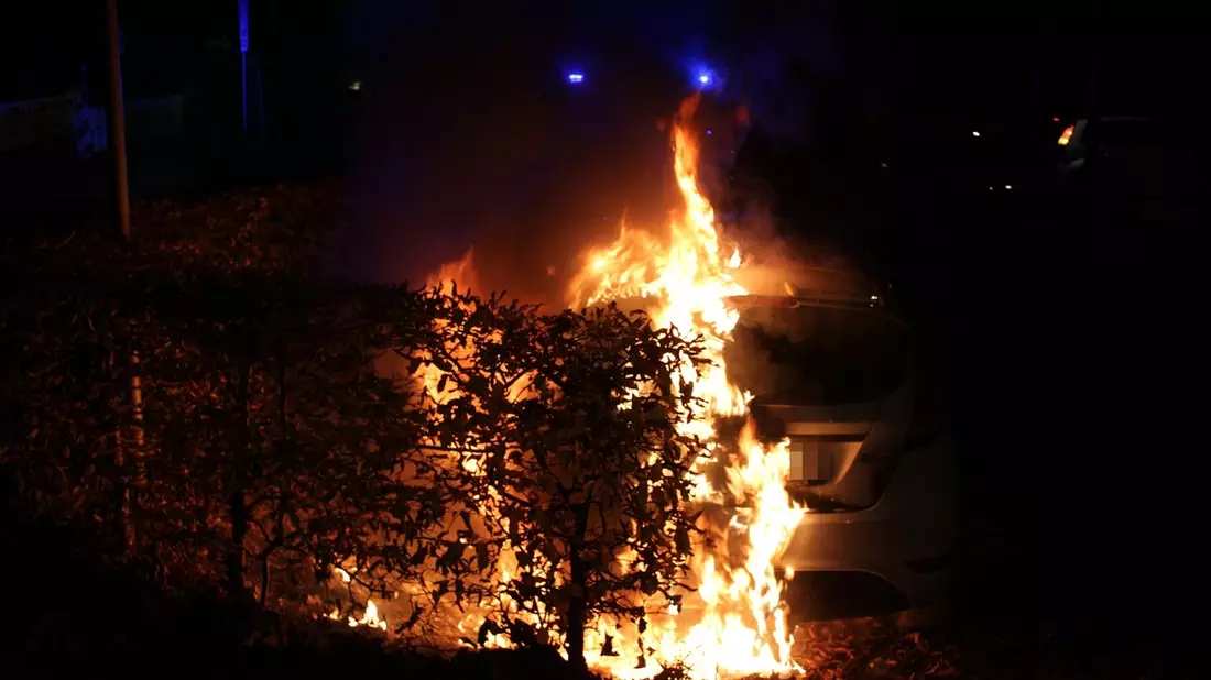 POL-DN: Pkw-Brand - Polizei sucht Zeugen - Bild: presseportal.de
