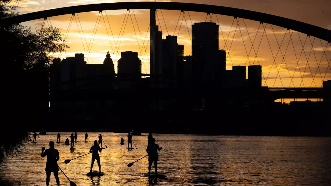 Frankfurt ist von einem Reisemagazin zu einem der «Best Places to Go» gekürt worden. (Archivbild) - Bild: Boris Roessler/dpa