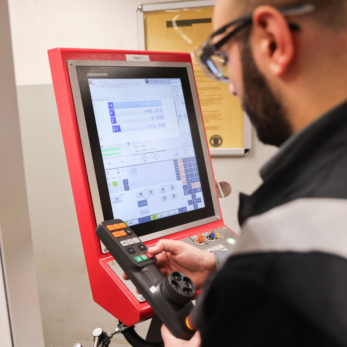 Ein syrischer Auszubildender in Deutschland. (Archivfoto aus Schleswig-Holstein) - Foto: Christian Charisius/dpa