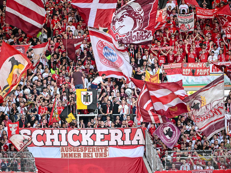 Der FC Bayern hat den Umgang mit einem Teil seiner Fans beim Spiel in Paris beklagt. (Archivfoto) - Foto: Harry Langer/dpa