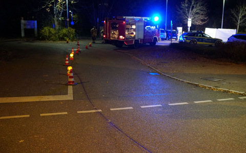 Nach einem gemeinsamen Restaurantbesuch hat ein Autofahrer seinen Bekannten erfasst und knapp 70 Meter mitgeschleift. - Foto: Woelfl/SDMG/dpa