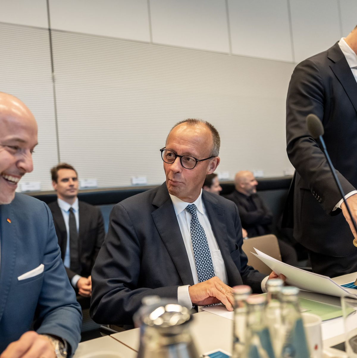 Bei der Sitzung der Unionsfraktion im Bundestag geht es auch um die Irritationen, die Außenminister Johann Wadephul (CDU) mit Äußerungen in Damaskus über die Rückkehr von Syrern in ihre Heimat ausgelöst hatte. - Foto: Michael Kappeler/dpa