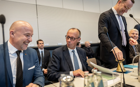 Bei der Sitzung der Unionsfraktion im Bundestag geht es auch um die Irritationen, die Außenminister Johann Wadephul (CDU) mit Äußerungen in Damaskus über die Rückkehr von Syrern in ihre Heimat ausgelöst hatte. - Foto: Michael Kappeler/dpa