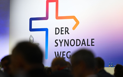 Der Synodale Weg soll in Deutschland Reformen in der katholischen Kirche ermöglichen. (Archivbild) - Foto: Arne Dedert/dpa