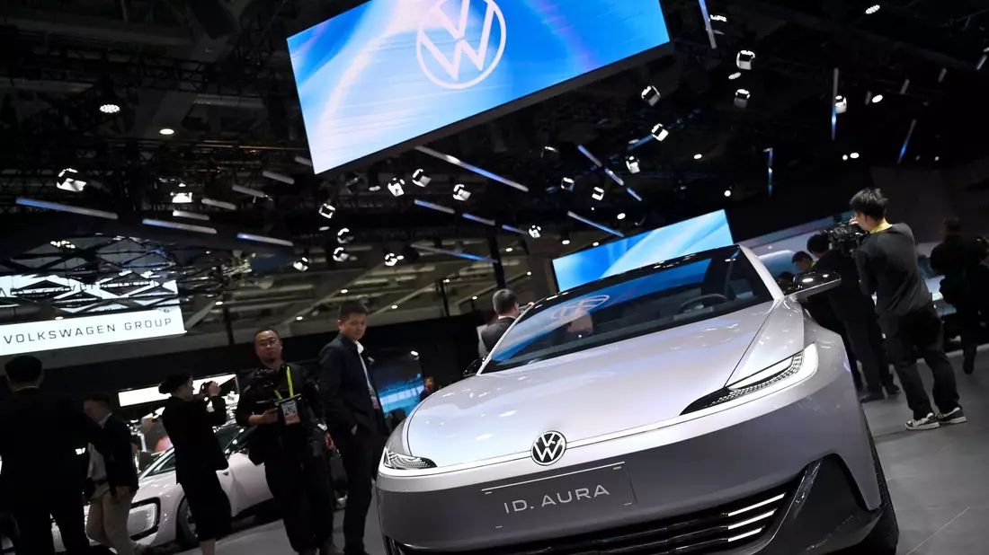 Volkswagen will nun auch selbst Chips entwickeln.  - Bild: Johannnes Neudecker/dpa