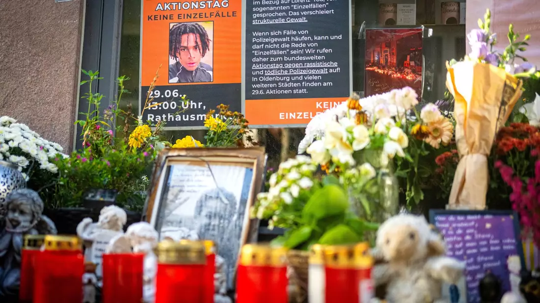 Die Ermittlungen nach den tödlichen Schüssen in Oldenburg sind beendet - Trauer, Anteilnahme und Fragen bleiben. - Bild: Sina Schuldt/dpa