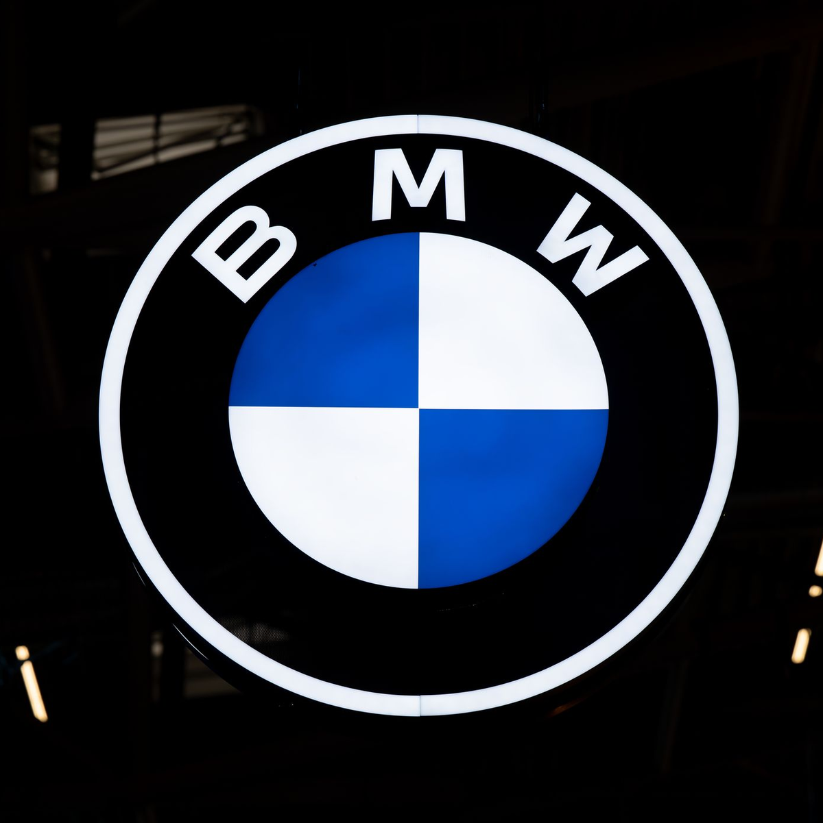 BMW bekommt die Krise zu spüren, bewältigt sie bisher aber besser als die heimische Konkurrenz. - Foto: Sven Hoppe/dpa