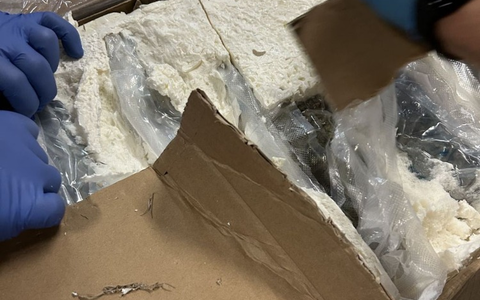 ZOLL-H: Cannabis getarnt als Dubai-Schokolade / ZOLL stellt 73 Kilogramm Cannabis in Oyten sicher; 20-jähriger Mann in Untersuchungshaft - Foto: presseportal.de