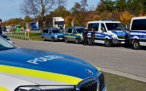 POL-DA: Lampertheim / A67: Behördenübergreifende Verkehrskontrolle / Über 200 Fahrzeuge und rund 400 Personen kontrolliert - Foto: presseportal.de