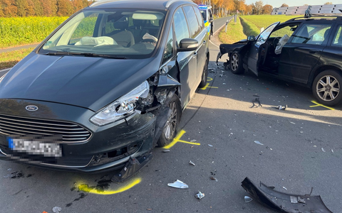 POL-COE: Lüdinghausen, Tüllinghoff/ Autos kollidieren - Foto: presseportal.de