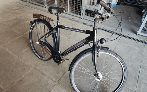 POL-HK: Hademstorf: In Haus eingestiegen; Bispingen: Gegen Ampel gefahren; Walsrode: Scheiben mit Gullydeckel eingeworfen; Bispingen: In Bauernhaus eingeschlichen; Soltau: Eigentümer zu Fahrrad gesucht (FOTO) - Foto: presseportal.de