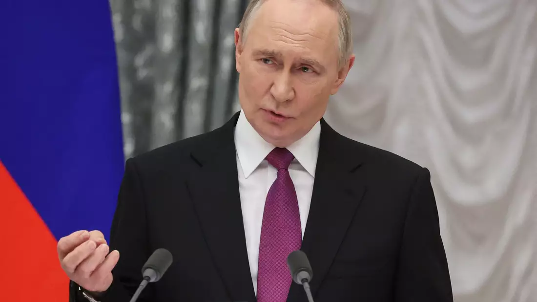Kremlchef Putin bereitet mit seiner Führung mögliche russische Atomwaffentests vor. (Archivbild) - Bild: Maxim Shipenkov/Pool EPA via AP/dpa