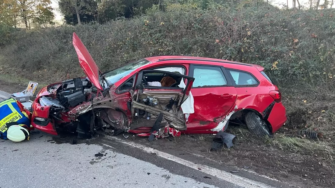 POL-PDNW: Verkehrsunfall mit 3 schwerletzten Personen - Bild: presseportal.de