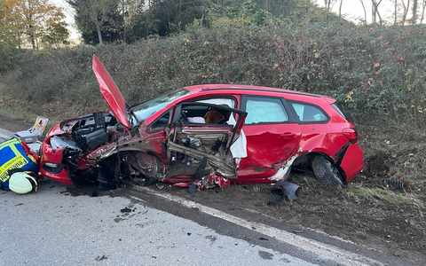 POL-PDNW: Verkehrsunfall mit 3 schwerletzten Personen - Foto: presseportal.de