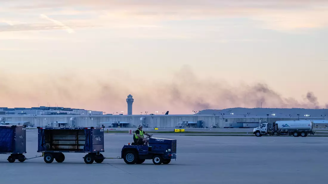 Die Zahl der Opfer nach dem Flugzeugabsturz steigt weiter.  - Bild: Jon Cherry/FR171965 AP/AP/dpa