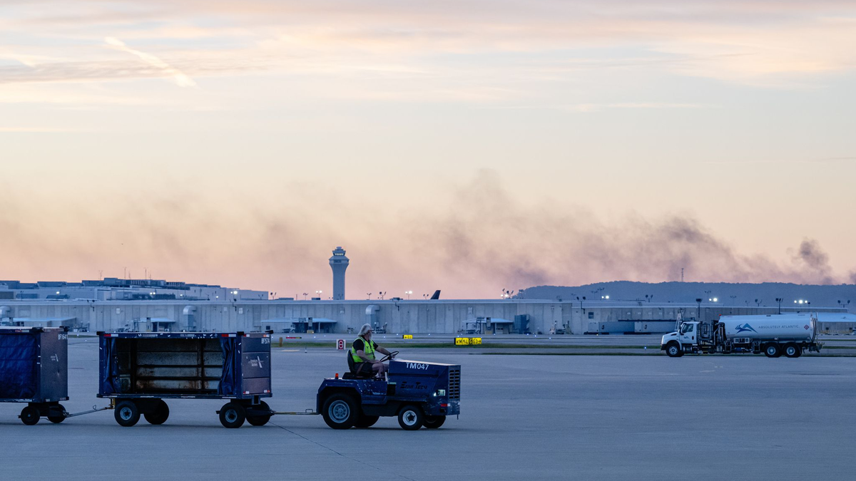 Die Zahl der Opfer nach dem Flugzeugabsturz steigt weiter.  - Foto: Jon Cherry/FR171965 AP/AP/dpa