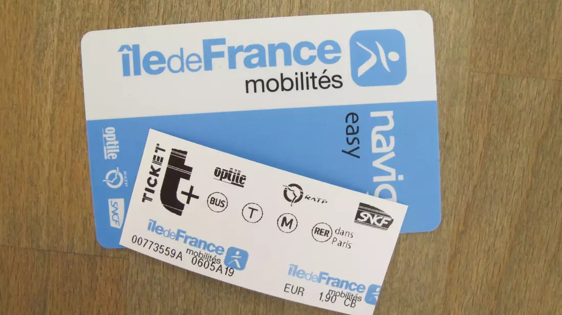 Statt Papier-Tickets gibt es in der Pariser Metro künftig elektronisch aufladbare Karten und Tickets auf dem Smartphone (Archivbild). - Bild: Julia Naue/dpa