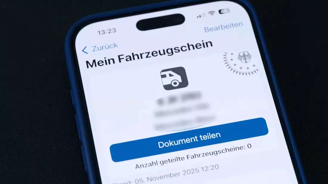 Die App steht jetzt im App Store von Apple und Play Store für Android zur Verfügung.  - Bild: Jens Dudziak/dpa