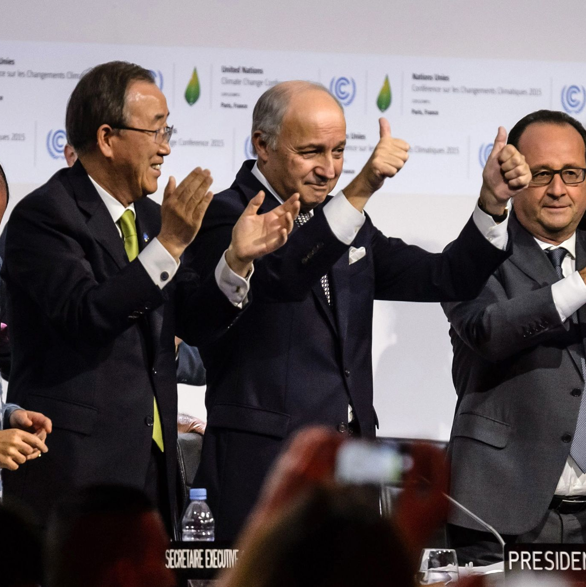 Der Jubel 2015 in Paris war groß: Die Welt hatte sich auf den Kampf gegen die Klimakrise geeinigt - und darauf die Erderwärmung möglichst auf 1,5 Grad zu begrenzen. (Archivbild) - Foto: picture alliance / dpa