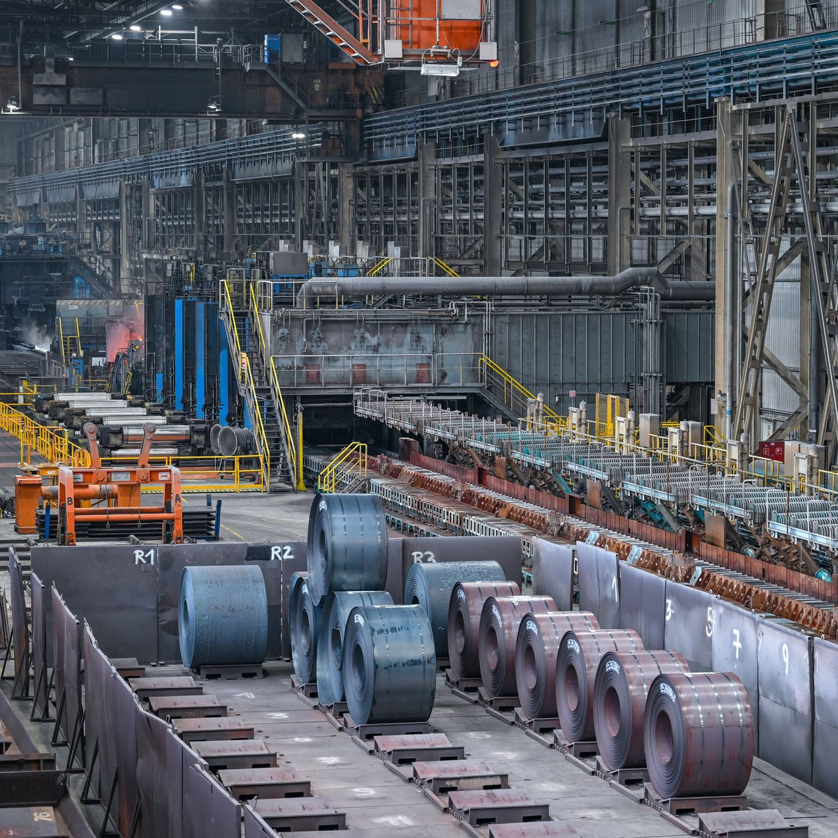 Wie kann die unter Druck geratene Stahlindustrie in Deutschland wieder wettbewerbsfähiger werden? Darüber wollen Politik und Wirtschaft bei einem Stahlgipfel im Kanzleramt sprechen. (Archivbild) - Foto: Patrick Pleul/dpa