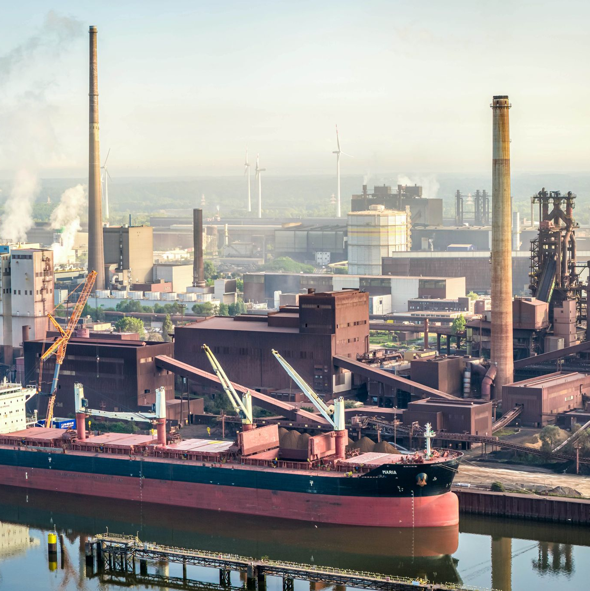  Die Stahlbranche leidet unter Billigimporten, hohen Energiepreisen und der Konjunkturschwäche. (Archivbild) - Foto: Sina Schuldt/dpa