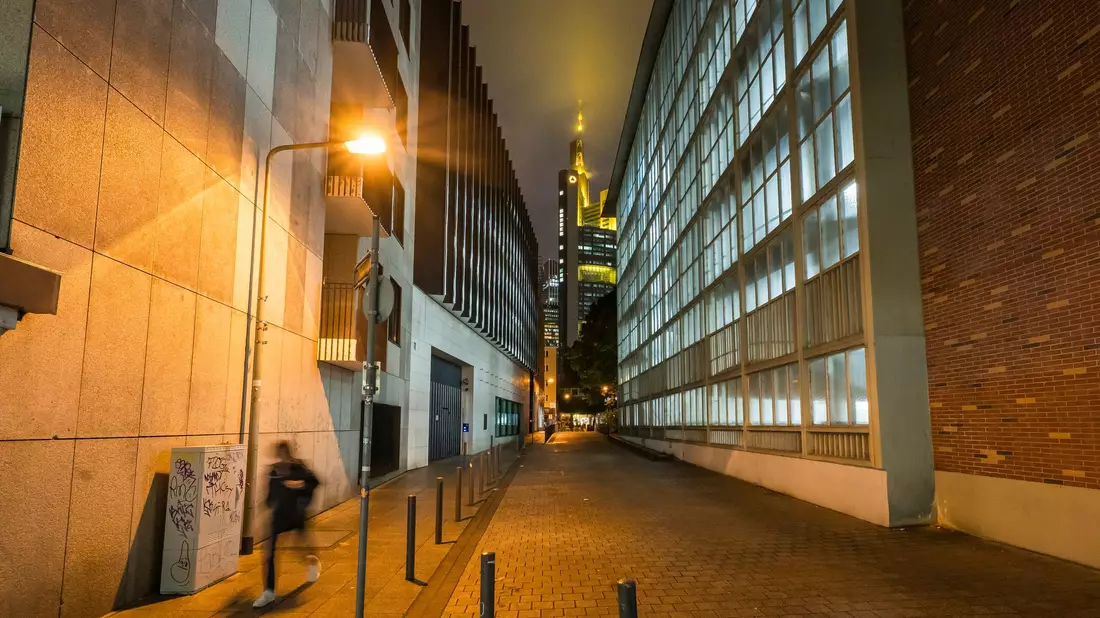 Die Commerzbank-Zentrale in Frankfurt. (Archivbild) - Bild: Andreas Arnold/dpa
