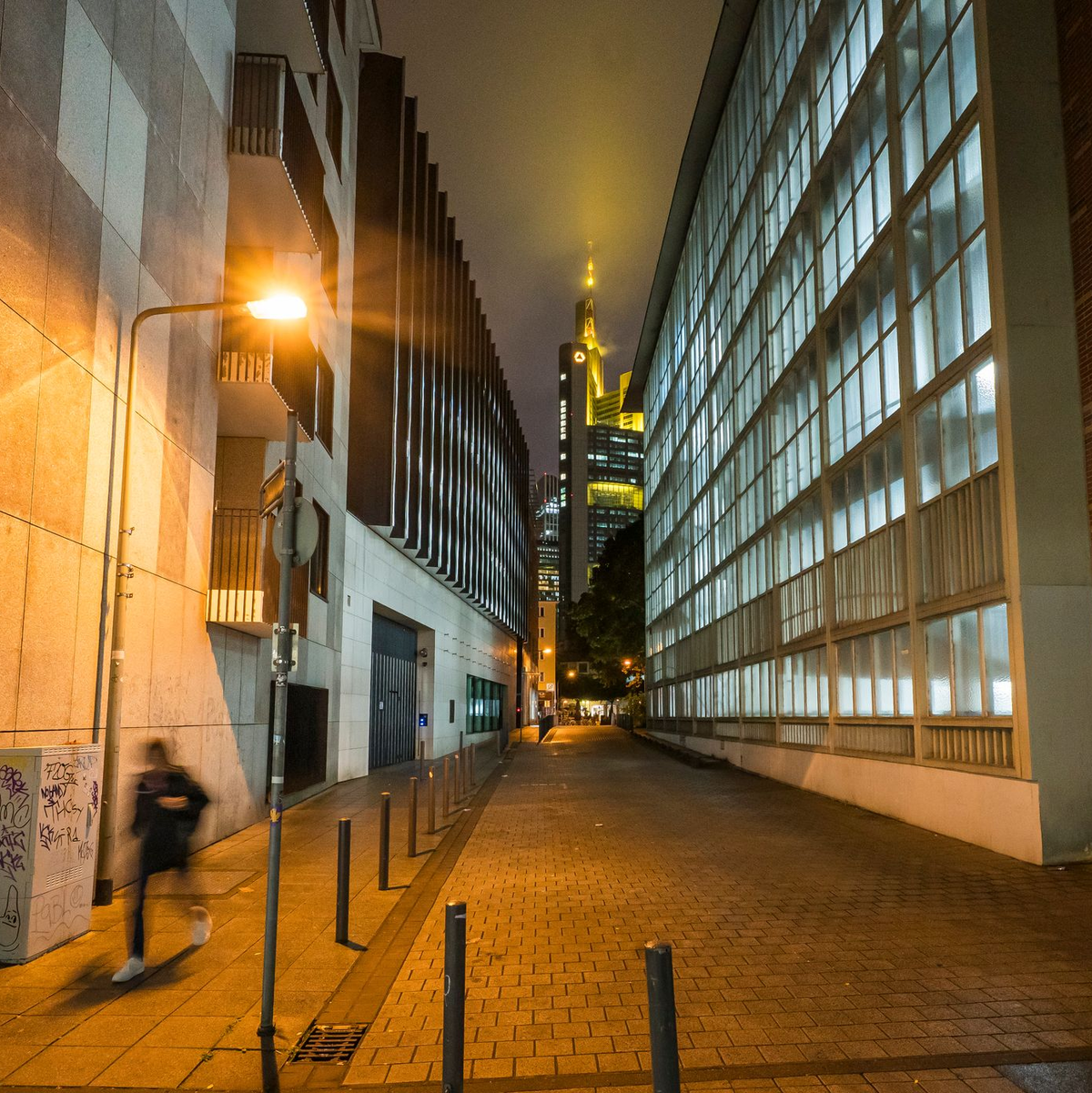 Die Commerzbank-Zentrale in Frankfurt. (Archivbild) - Foto: Andreas Arnold/dpa