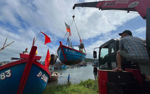 In Vietnam wurden vorsorglich Boote in Sicherheit gebracht. - Foto: Pham Linh/VNExpress/AP/dpa