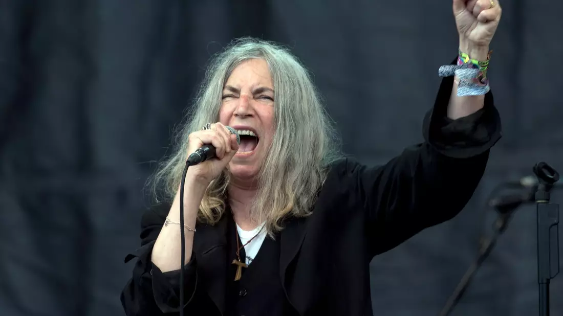 Patti Smith wurde mit dem Musikalbum «Horses» bekannt (Archivbild). - Bild: Hannah Mckay/EPA/dpa
