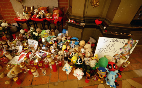 Die Polizei durchsucht im Zusammenhang mit dem gewaltsamen Tod des achtjährigen Fabians erneut Objekte in Reimershagen. - Foto: Bernd Wüstneck/dpa