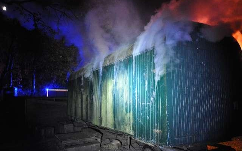 POL-OS: Osnabrück/Kalkhügel: Zwei Bauwagen auf Grünfläche in Brand geraten - Polizei ermittelt wegen Brandstiftung - Foto: presseportal.de