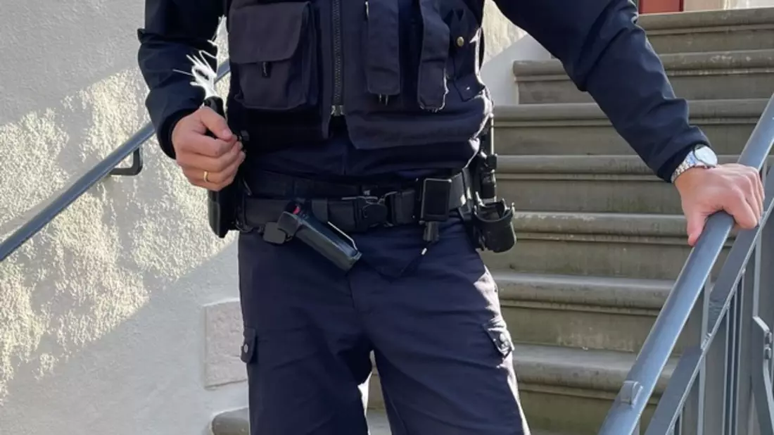 POL-HX: Neuer Bezirksdienstbeamter in Steinheim Polizeioberkommissar Stefan Tewes verstärkt den Bezirksdienst - Bild: presseportal.de