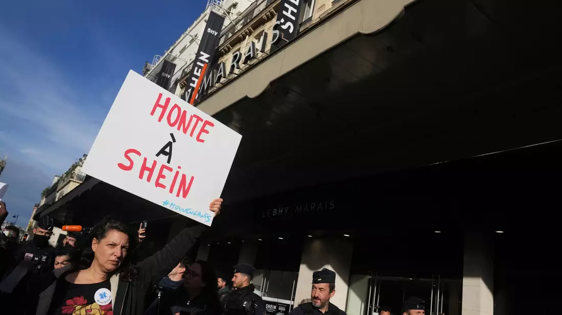 Shein ist bei zahlreichen Kunden beliebt. (Archivbild) - Bild: Thibault Camus/AP/dpa