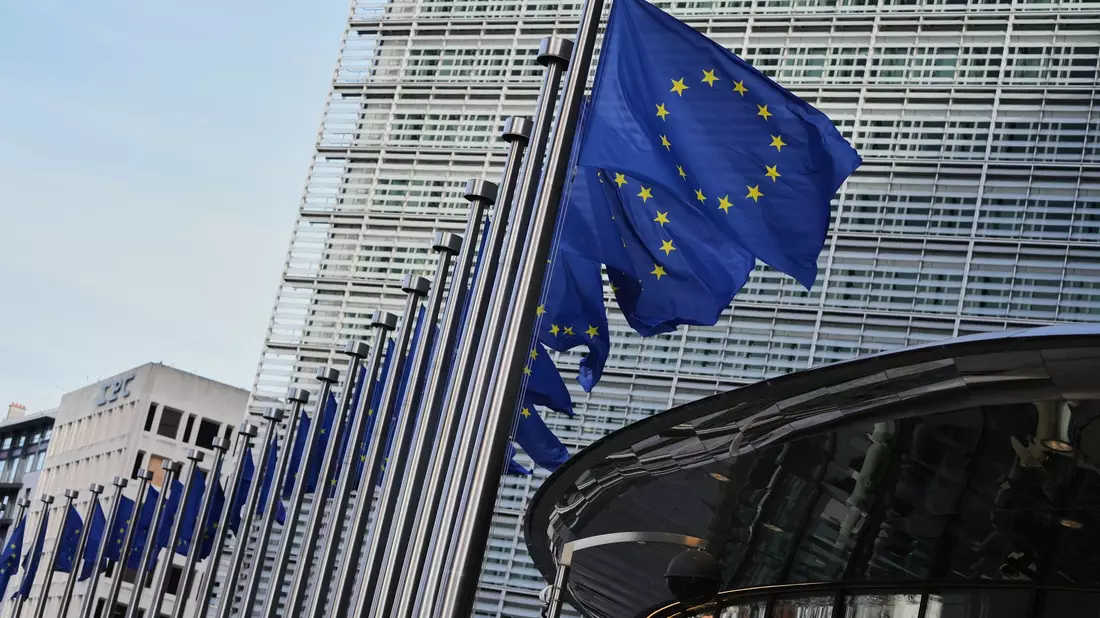 Die EU-Kommission will der Untersuchung Vorrang einräumen (Archivbild) - Bild: Virginia Mayo/AP/dpa