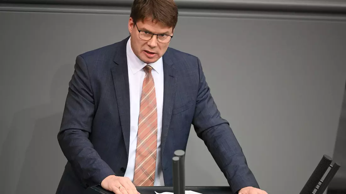 Der AfD-Abgeordnete Steffen Kotré war auch schon in der Talkshow von Moskaus TV-Propagandist Solowjow zugeschaltet. (Archivbild) - Bild: Niklas Graeber/dpa
