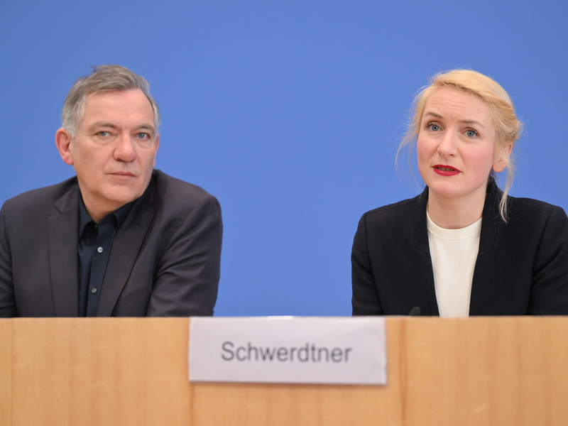 Die Linkenvorsitzenden Jan van Aken und Ines Schwerdtner gehen auf Distanz zu einem Beschluss des eigenen Jugendverbands zu Israel. (Archivbild) - Foto: Soeren Stache/dpa