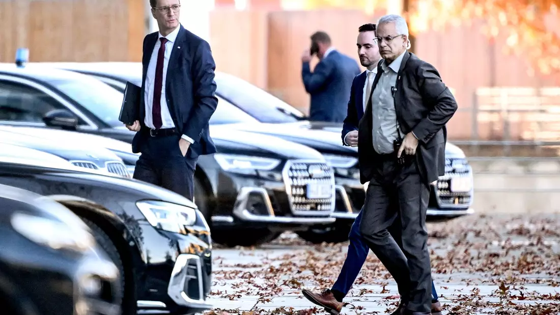 Am «Stahlgipfel» im Kanzleramt nahm auch Nordrhein-Westfalens Ministerpräsident Wüst (CDU) teil. In NRW hat die Stahlindustrie traditionell eine starke Bedeutung. - Bild: Britta Pedersen/dpa