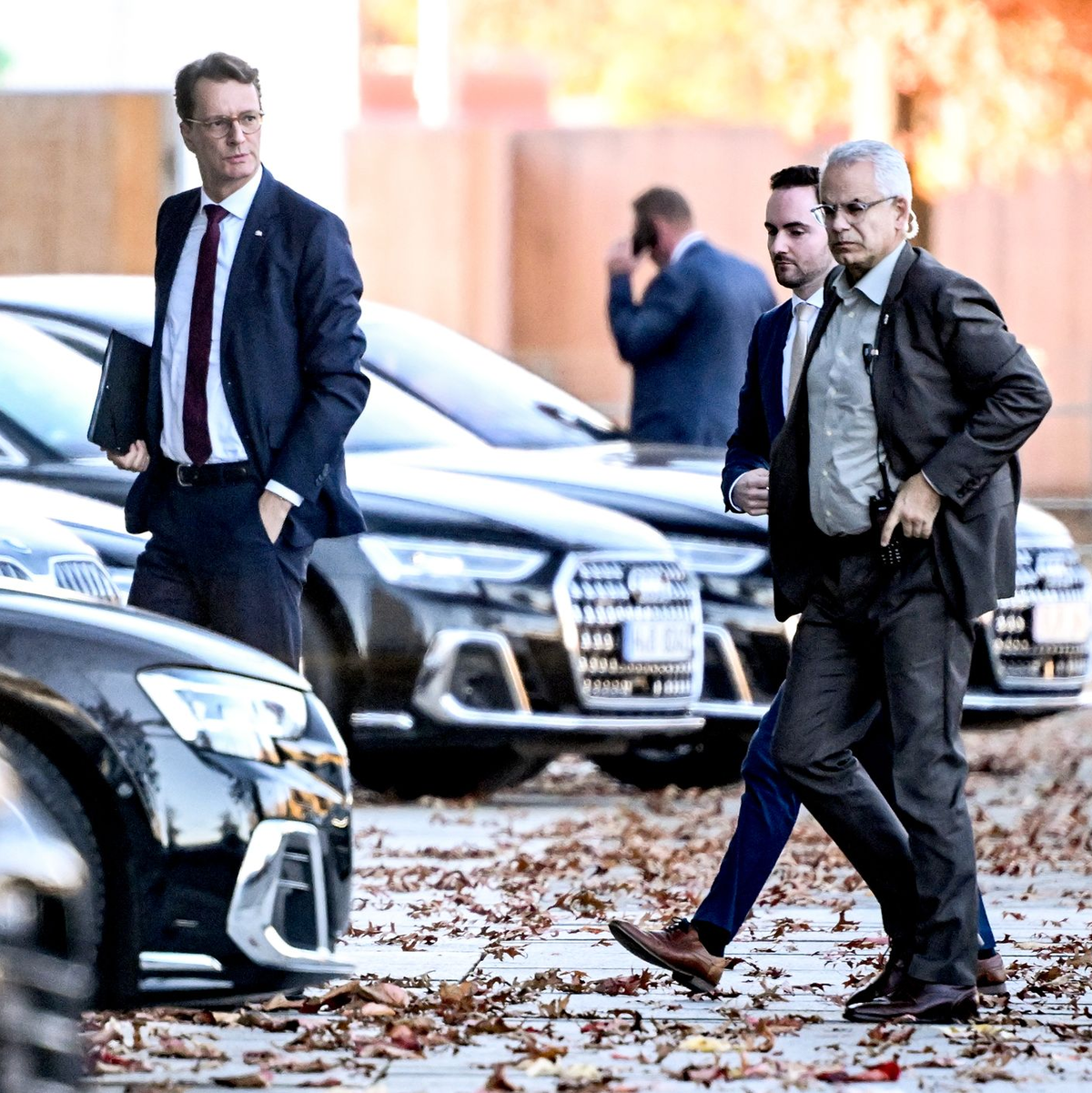 Am «Stahlgipfel» im Kanzleramt nahm auch Nordrhein-Westfalens Ministerpräsident Wüst (CDU) teil. In NRW hat die Stahlindustrie traditionell eine starke Bedeutung. - Foto: Britta Pedersen/dpa