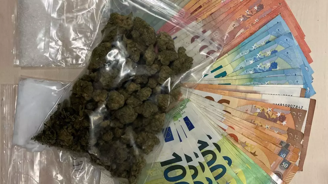 POL-K: 251106-5-K/LEV Mutmaßlicher Dealer festgenommen - Polizei stellt scharfe Schusswaffe und Drogen sicher - Bild: presseportal.de