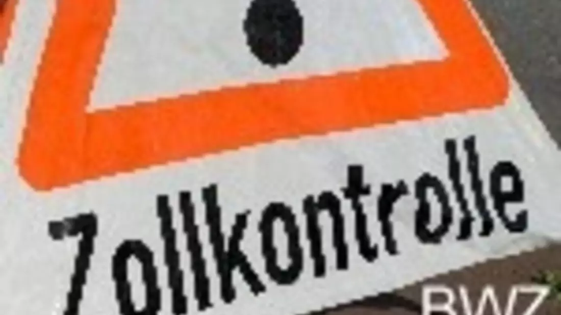 HZA-AC: Aachener Zoll kontrolliert und findet 252 kg Wasserpfeifentabak im Auto - Bild: presseportal.de