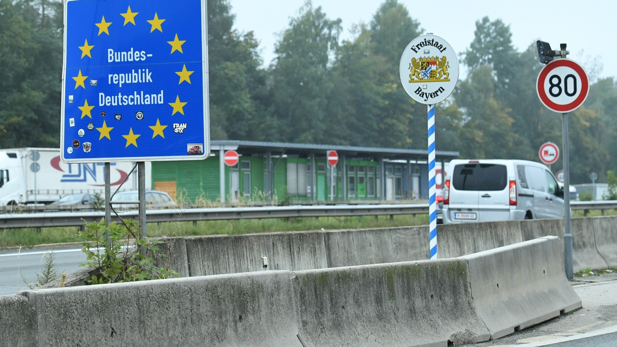+++ Achtung Sperrfrist (Print, Radio und Online): 18.00 Uhr +++ARD-DeutschlandTREND: Zuwanderung und Flucht sowie Wirtschaft sind nach Meinung der Deutschen die wichtigsten Probleme - Foto: presseportal.de