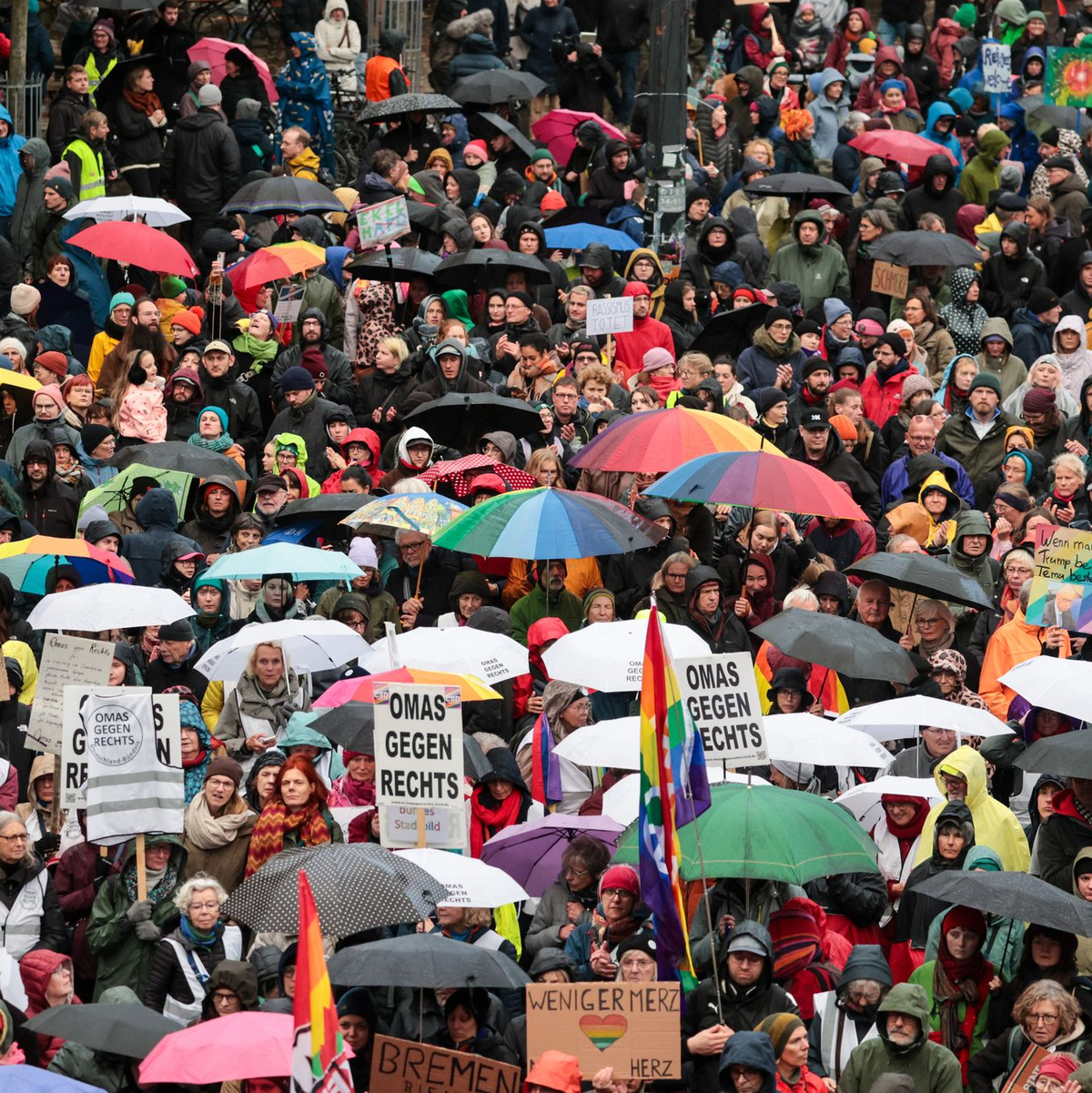 Die «Stadtbild»-Debatte hat bundesweit zu Demonstrationen geführt. (Archivbild) - Foto: Focke Strangmann/dpa